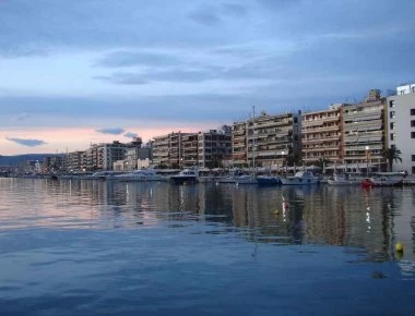 Βόλος: Μυρωδιά καμένου πλαστικού έχει σκεπάσει την πόλη 